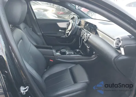 2022 Mercedes-Benz A 220 z USA, uszkodzony, nr VIN W1K3G4EB4NJ335831